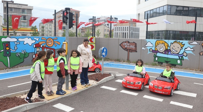 Trafik Haftası'nda Miniklere Trafik Eğitimi 