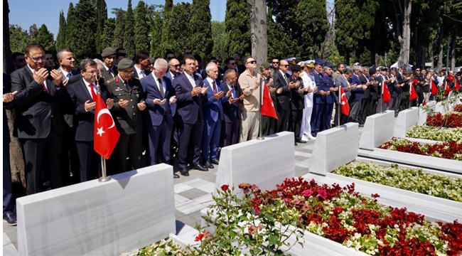 15 Temmuz Şehitleri İBB Önünde Anıldı