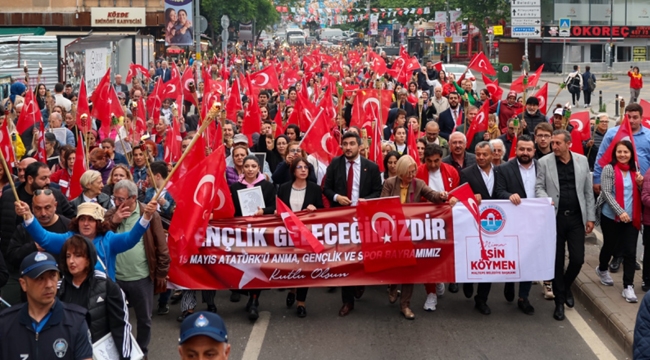 Maltepe'de, Karada ve Denizde 19 Mayıs Coşkusu