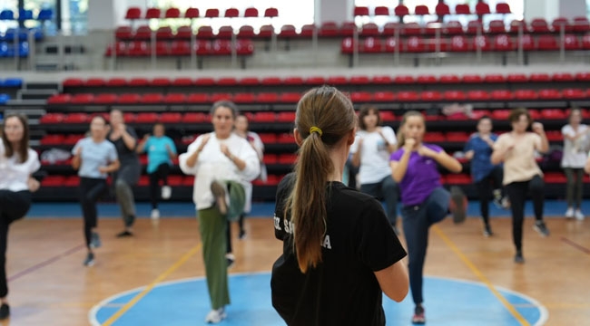 Maltepe Belediyesi'nden Kadınlara Spor ve Savunma Dersleri